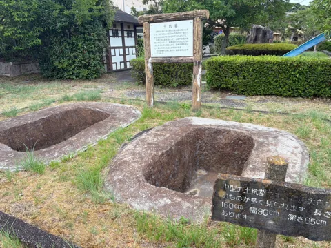 一ノ谷公園：縁石で保護された集石墓の遺構