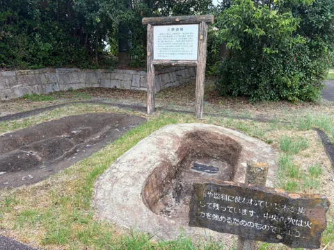 一ノ谷公園：別方向から見た集石墓の遺構