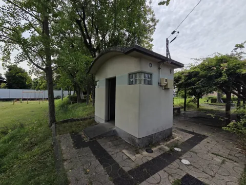 一番町公園：トイレ棟外観