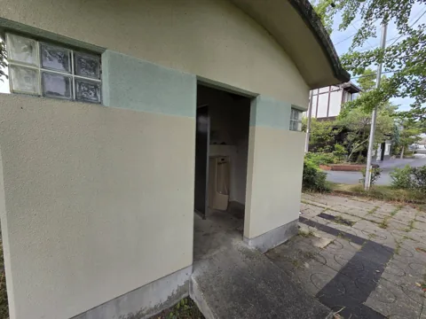 一番町公園：トイレ棟入口