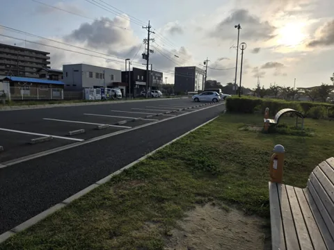 今之浦公園：公園沿いの歩道と周辺道路