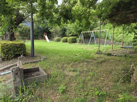 只来下公園：石造りの水飲み場・手洗いと園内