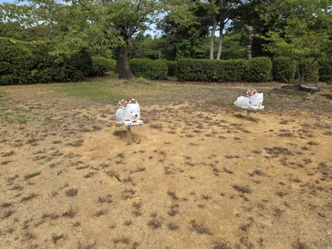 つつじ公園：動物型のスプリング遊具2基