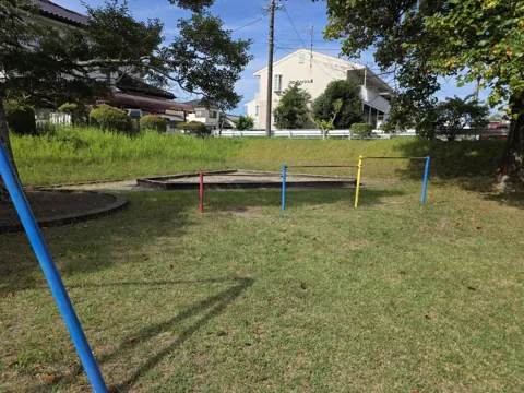 的場公園：鉄棒（3段）と砂場