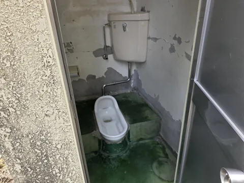 的場公園：トイレ内部（和式便器）