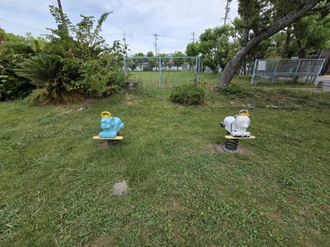 旭ヶ丘公園：スプリング遊具2基（幼児向け）