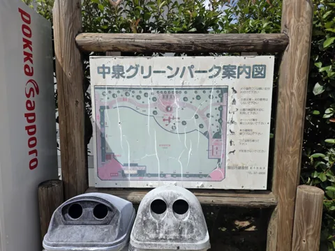 中泉グリーンパーク：中泉グリーンパーク案内図。ゴミ箱と自動販売機