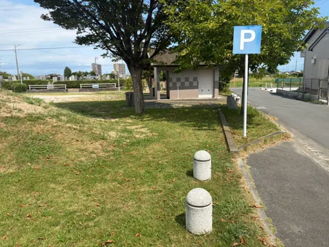 豊田赤池高見公園：築山のトンネル入口