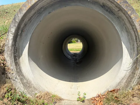 豊田赤池高見公園：築山トンネルの内部