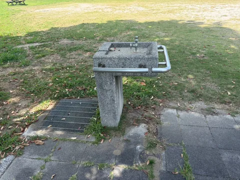 豊田赤池高見公園：園内の水飲み場