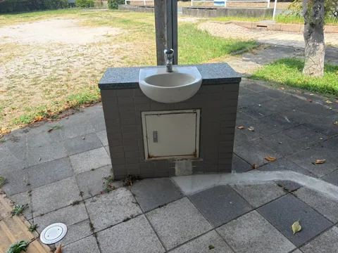 豊田赤池高見公園：トイレ棟そばの手洗い場