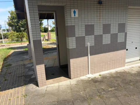 豊田赤池高見公園：男性用トイレの入口