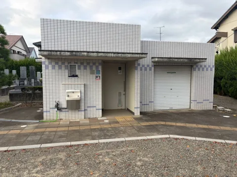豊田池田上新田公園：園内の公衆トイレ外観