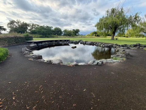 豊田池田の渡し公園：園内に設けられた円形の水辺