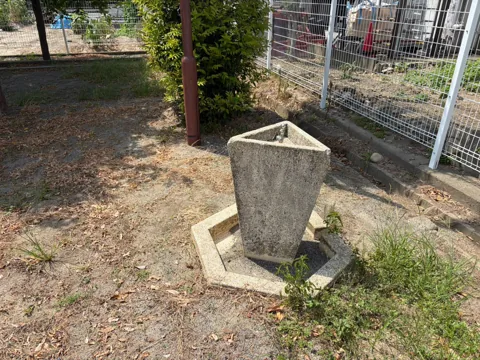 豊田中野戸農村公園：石造りの水飲み場・手洗い