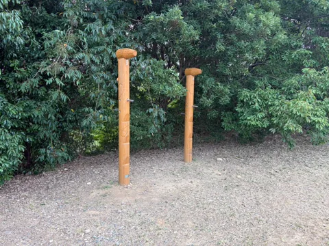 豊田原新田公園：高さの異なる木製の健康遊具