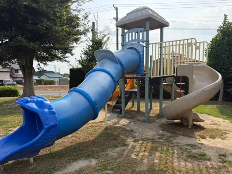 豊田東原梅ノ木公園：チューブ滑り台のある複合遊具