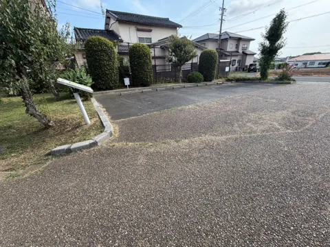 豊田東原梅ノ木公園：園内に隣接する駐車スペース