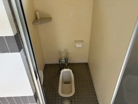 豊田本郷公園：和式トイレの内部
