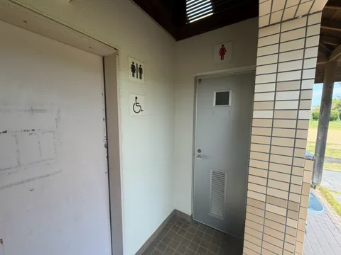 豊田森本農村公園：トイレの各入口