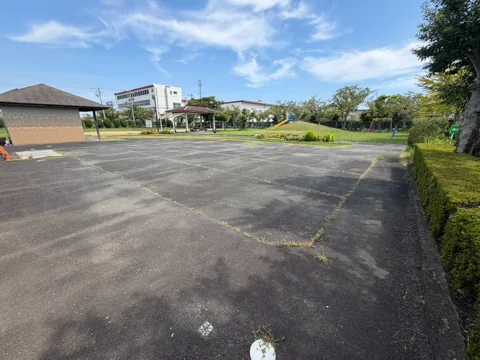 豊田森本農村公園：駐車スペースから見た公園全体