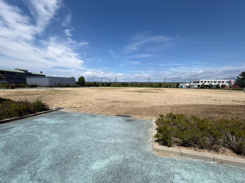 クリーンセンター公園：のびのび過ごせる広い多目的広場