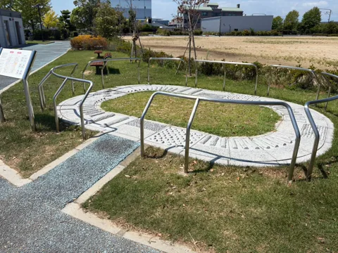 クリーンセンター公園：足裏を刺激しながら歩ける健康遊歩コース