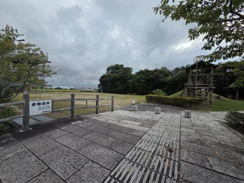 浜部農村公園：浜部農村公園の名称板と園路入口