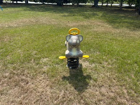 竜洋十束公園：コアラをかたどったスプリング遊具