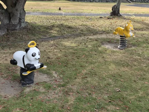 福田第1公園：パンダと黄色い動物のスプリング遊具