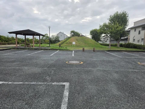 福田ふるさと公園：白線区画のある舗装駐車場